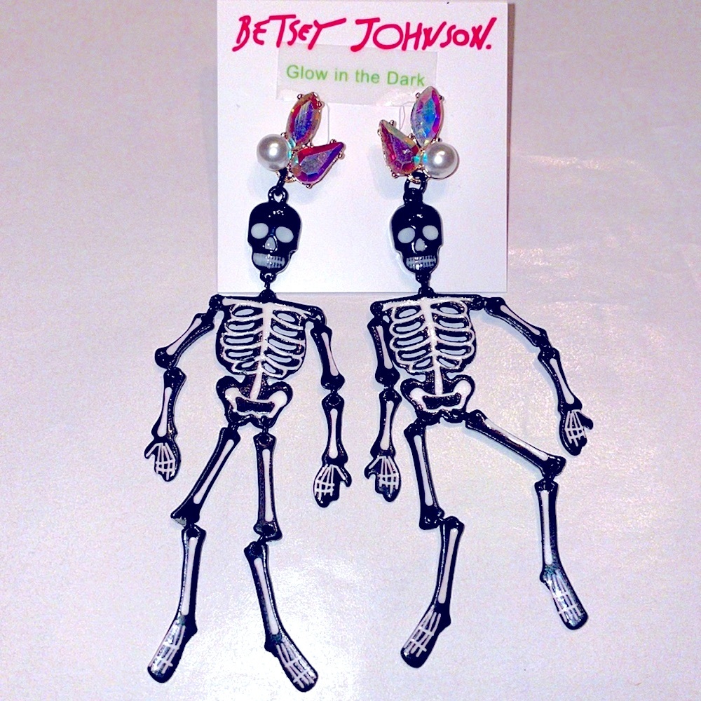 Betsey Johnson Skeleton Glow In The Dark Earrings Fall Halloween Holiday